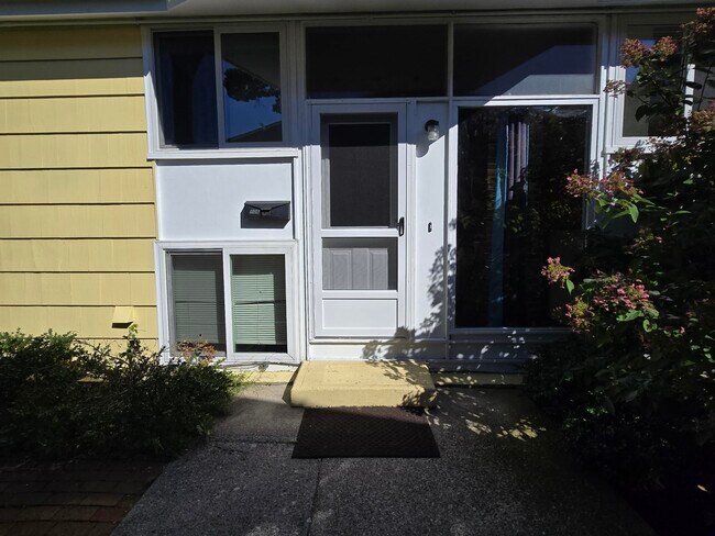 Building Photo - 106 Bayberry Rd