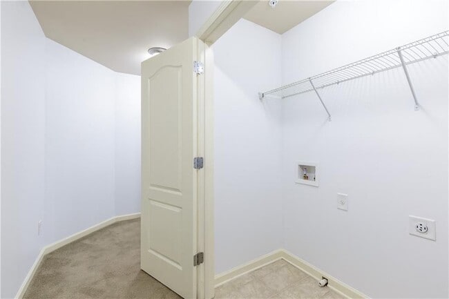 Building Photo - 2249 Knoxhill View