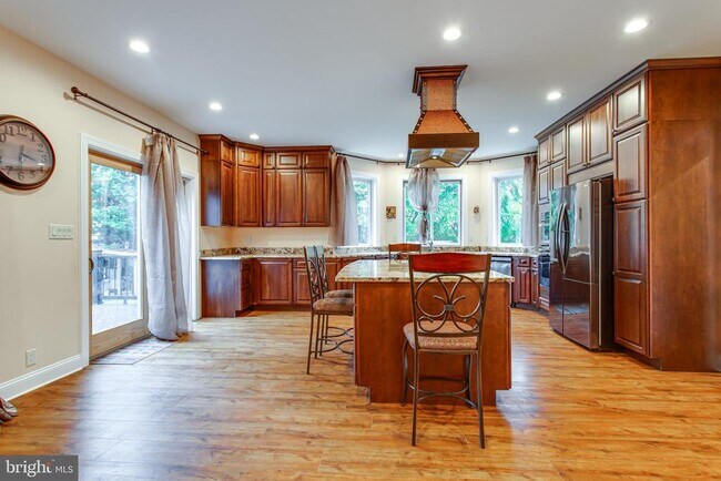 Building Photo - 43840 Bardmore Way