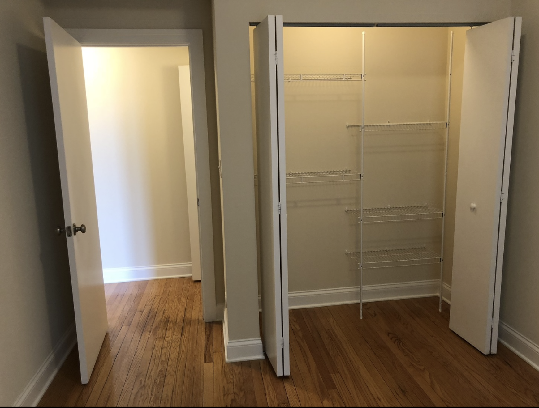 Closet - 1114 W Balmoral Ave