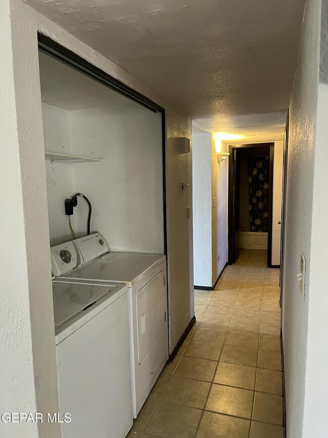 Building Photo - 8908 Ankerson St