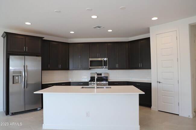 Building Photo - 9316 W Sells Dr