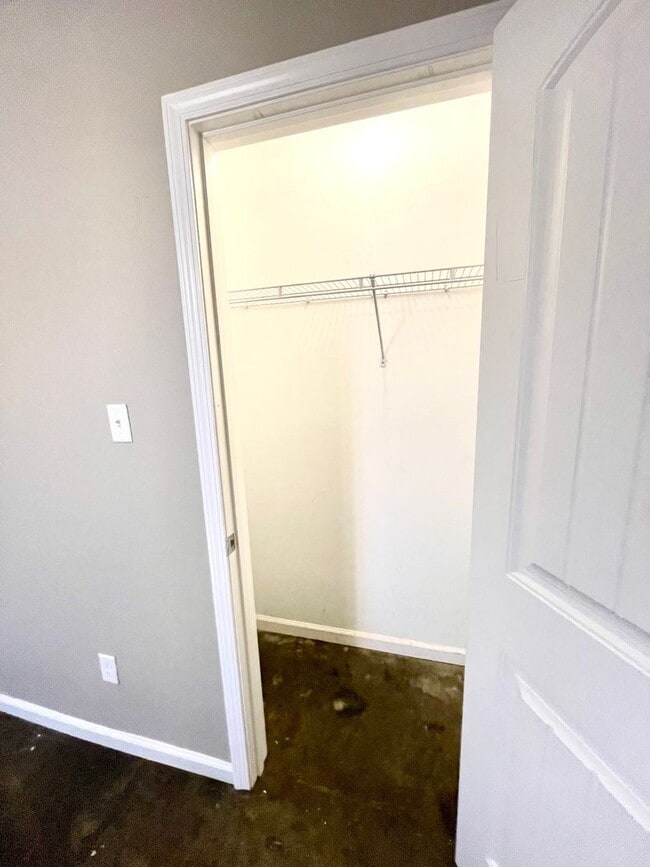 Building Photo - 3 Bedroom / 2 Bath In Pocahontas Available...