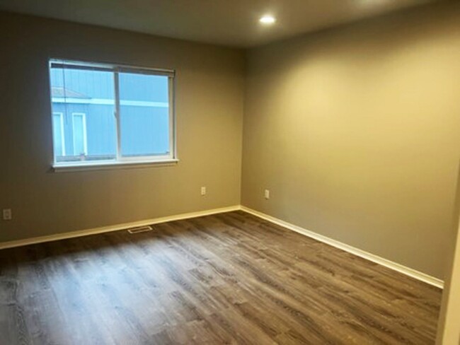 Building Photo - Fully renovated Renton Highlands 3-bedroom...