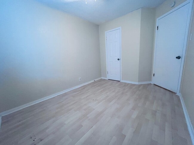 Building Photo - 2122 Lazy Ridge Dr