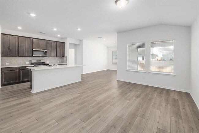 Building Photo - 105 Fossil Dr