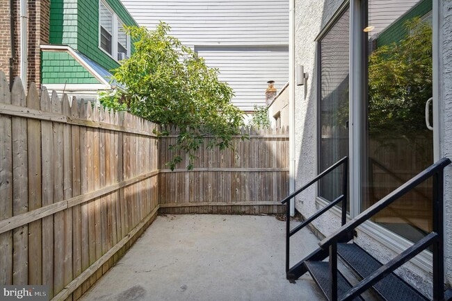 Building Photo - 1246 E Fletcher St