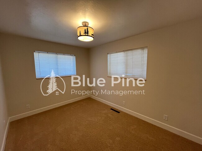 Building Photo - 315 Evans Ave