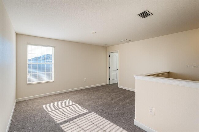 Building Photo - 2037 Lakeside Ave