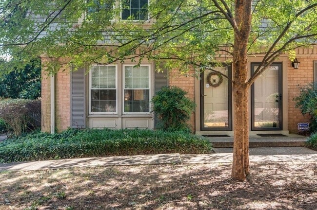 Building Photo - 3000 Hillsboro Pike