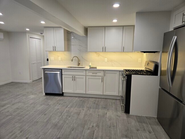 Building Photo - 38 51st St