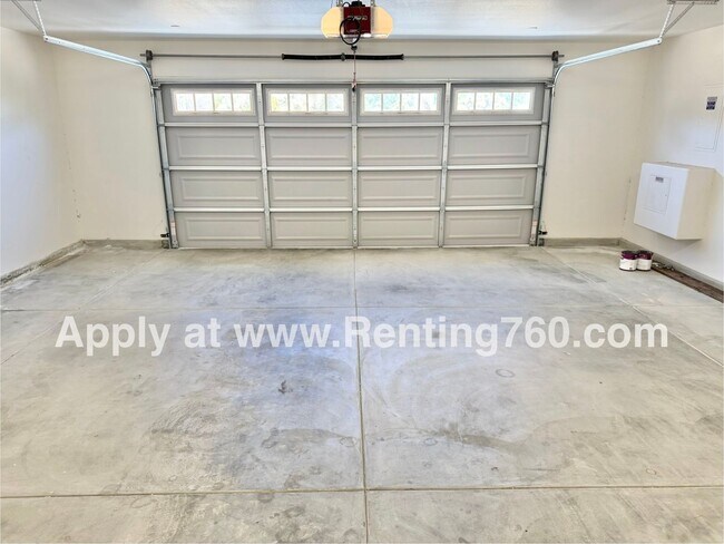 Building Photo - COMING SOON - Modern 4 Bedroom 2 Bathroom Home In Storey Park!