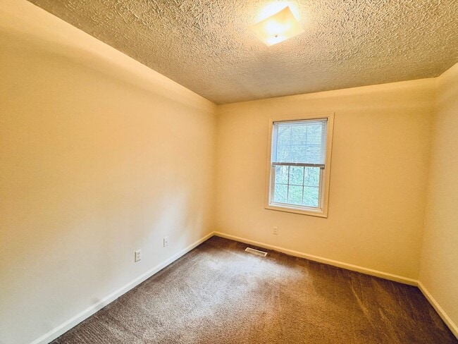 Building Photo - 904 Grand Arbre Dr