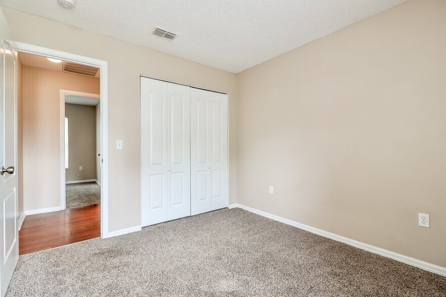 Building Photo - 656 Lakemont Dr