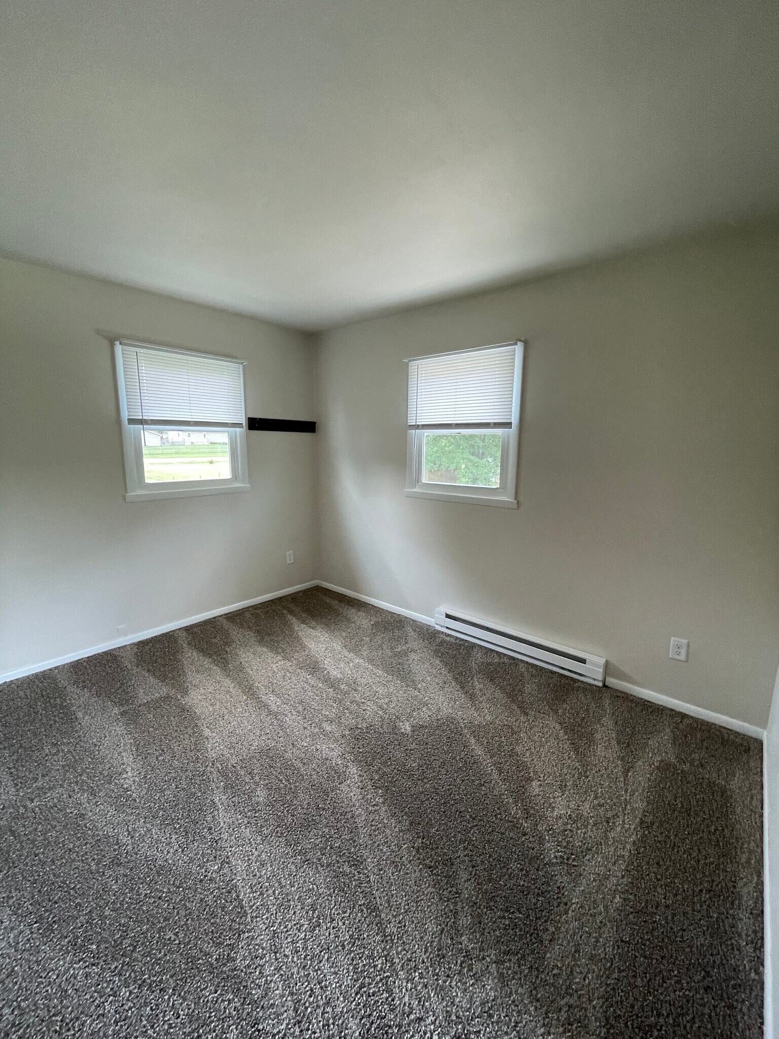 Building Photo - 120 Karen St