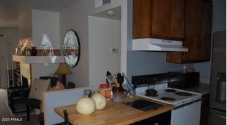 Building Photo - 5525 E Thomas Rd