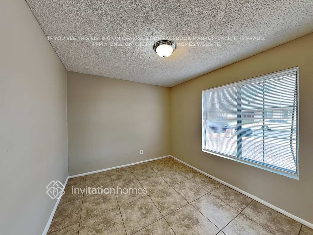Building Photo - 8527 W Vale Dr
