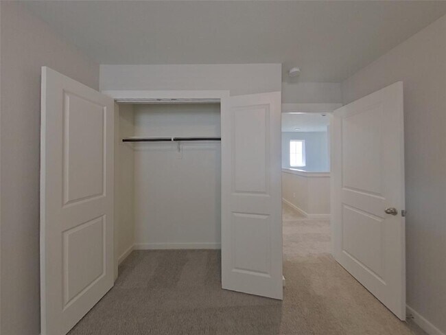 Building Photo - 9835 Willow Creek Commerce Dr