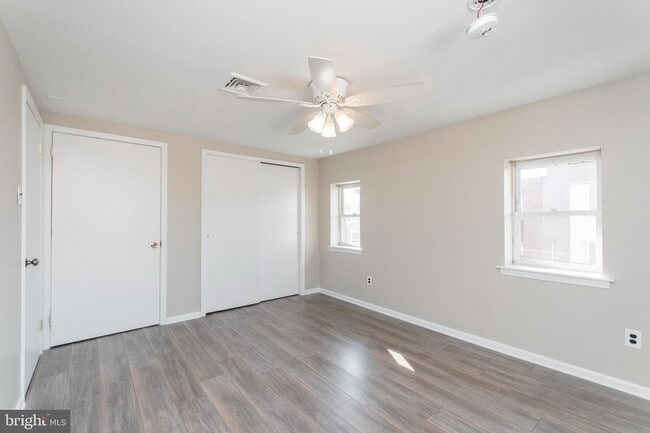 Building Photo - 2701 E Somerset St