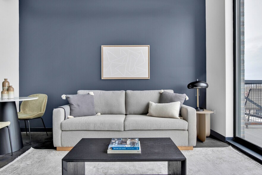 Building Photo - 1647 N Milwaukee Ave