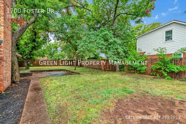 Building Photo - 1700 Foster Dr