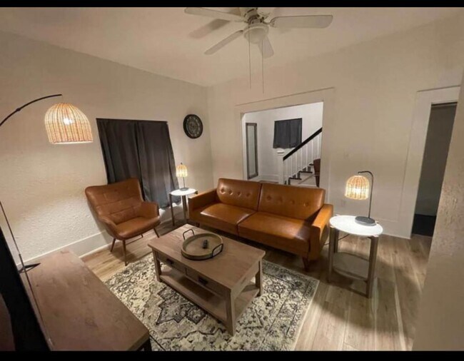 Building Photo - 1205 E English St