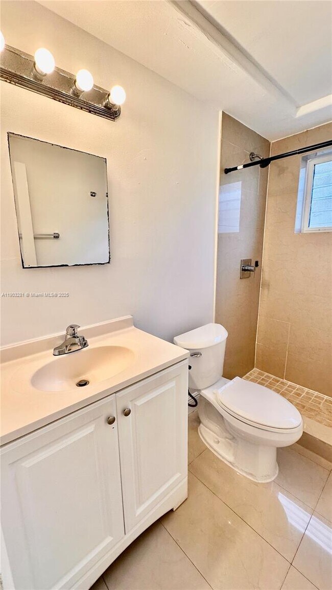 Building Photo - 1955 Normandy Dr