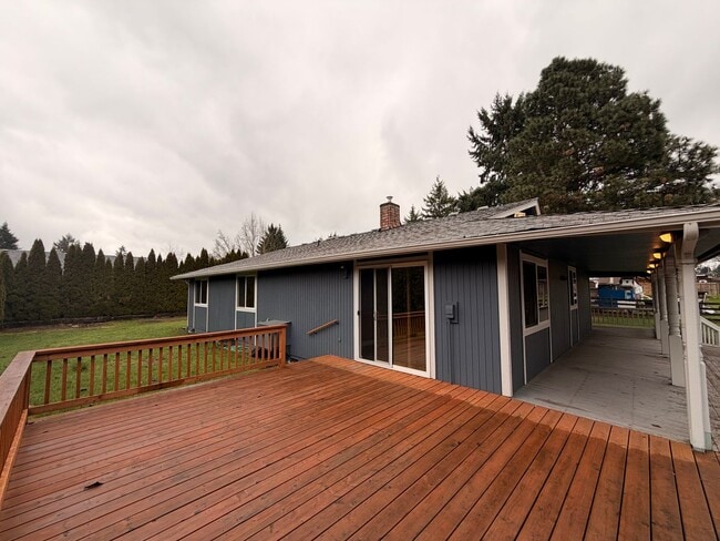 Building Photo - Private and quiet 3BD, 2 BA w/ 2 car garage near Fedrickson!