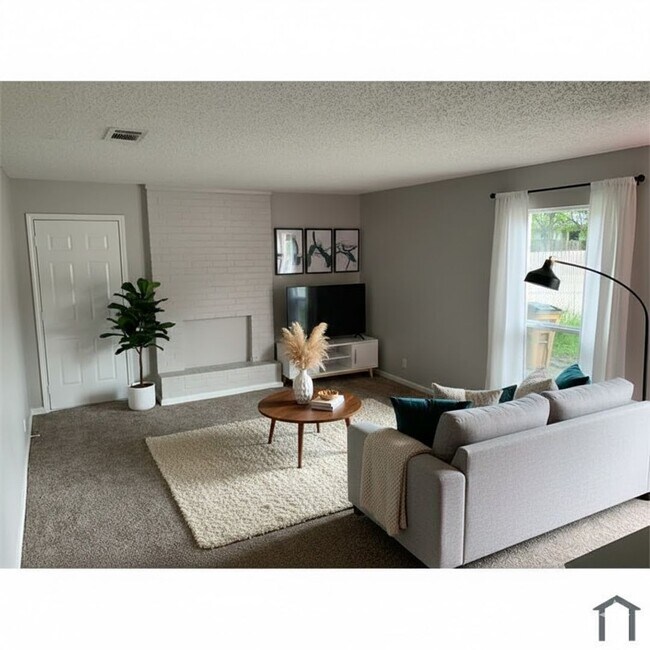 Building Photo - 501_Three Outsider