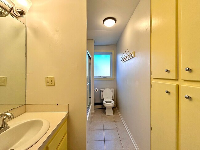 Building Photo - Cresent NE Apartments