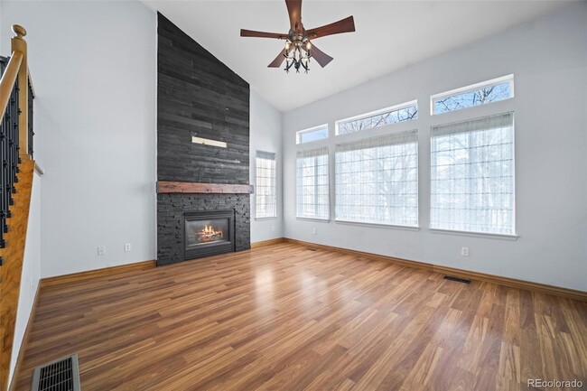 Building Photo - 421 W English Sparrow Dr