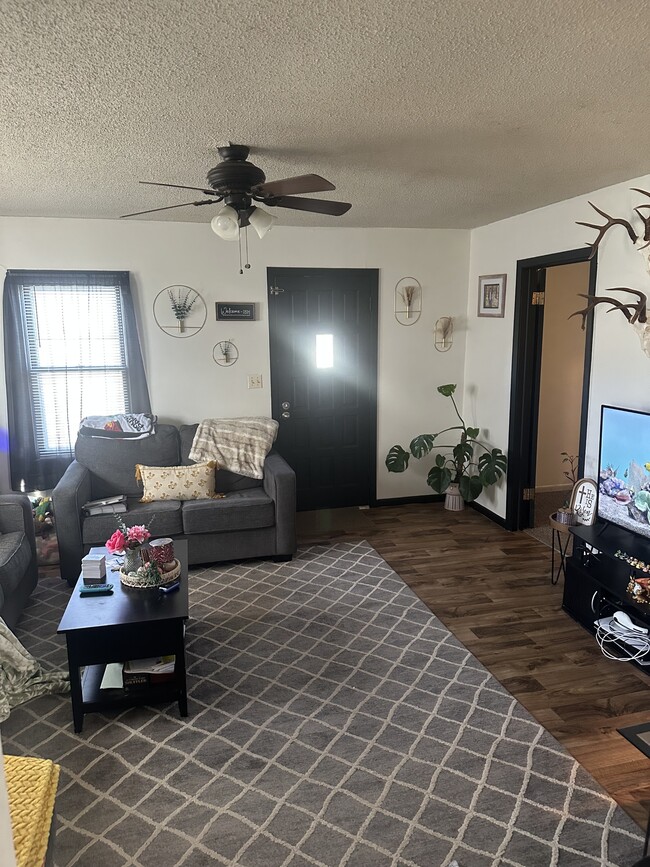 Building Photo - 737 N King St