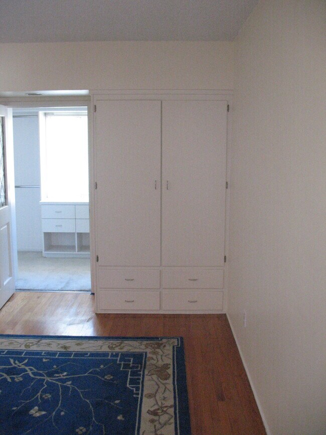 Building Photo - 3121 W Wyoming Ave