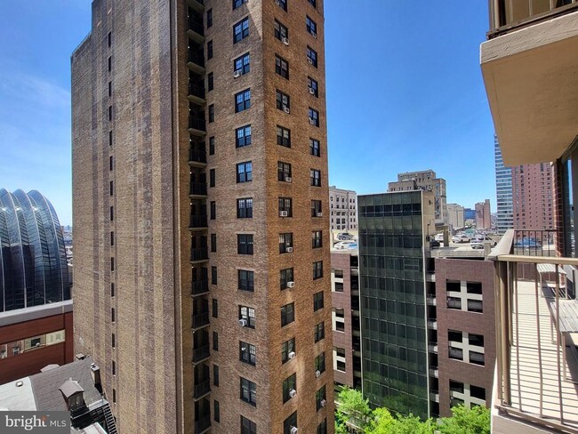Building Photo - 1420 Locust St