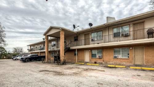 Building Photo - Village Green Apartments at Baytown