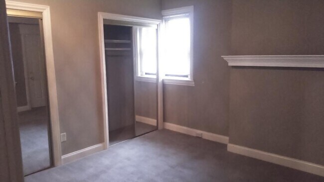large bedroom with 2 closets - 902 Western Ave