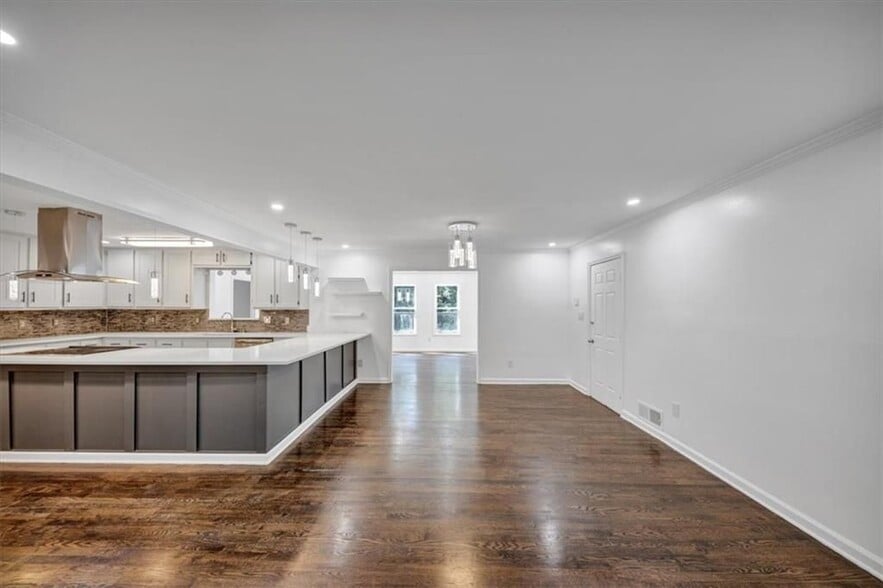 Building Photo - 172 Oak Forest Dr