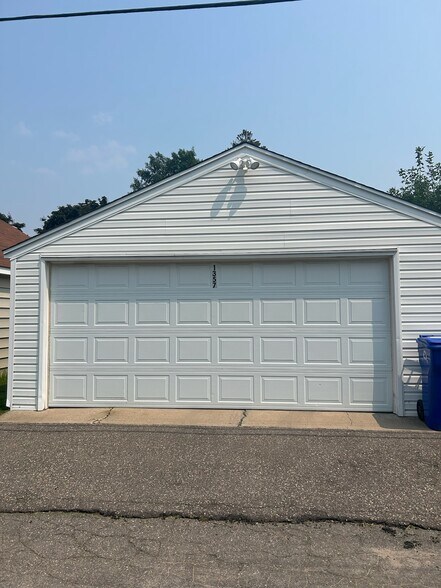 Building Photo - 1357 Schletti St