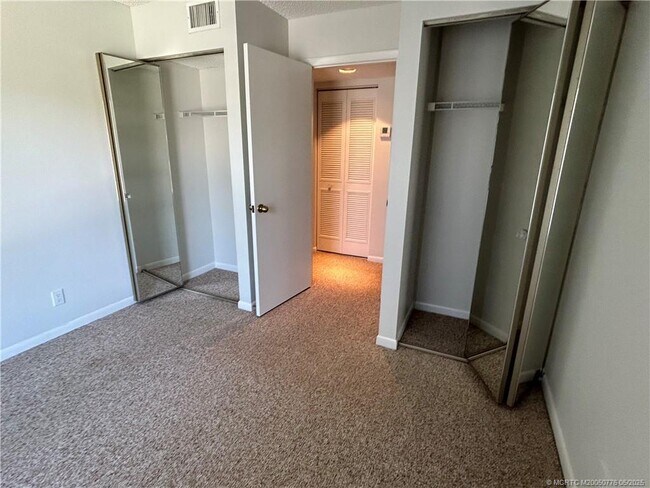 Building Photo - 2114 SW Silver Pine Way