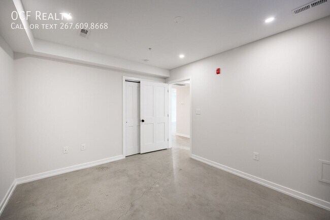 Building Photo - 1331 N Randolph St