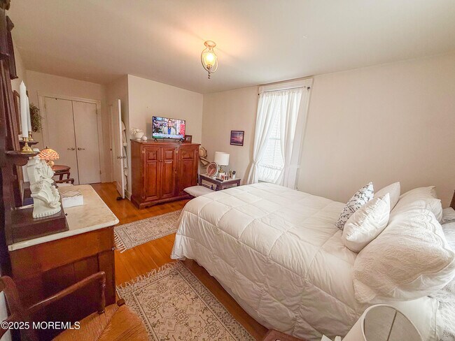 Building Photo - 47 Burlington Ave