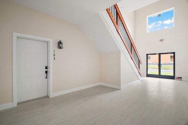 Building Photo - Luxury 2 Bed 2 Bath, Downtown Eustis Full ...
