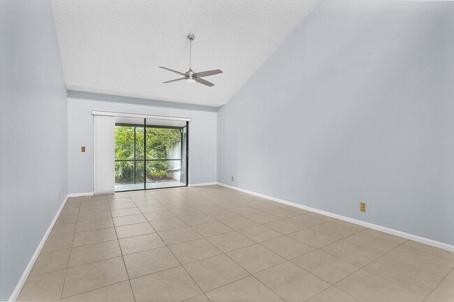 Building Photo - 12712 Spinnaker Ln