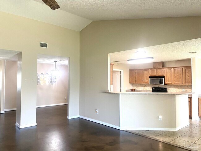 Building Photo - 6425 Sarasota St