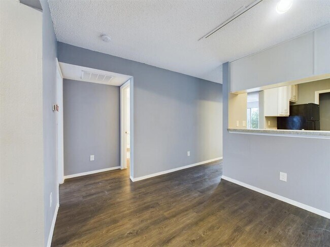 Building Photo - 806 W 24th St