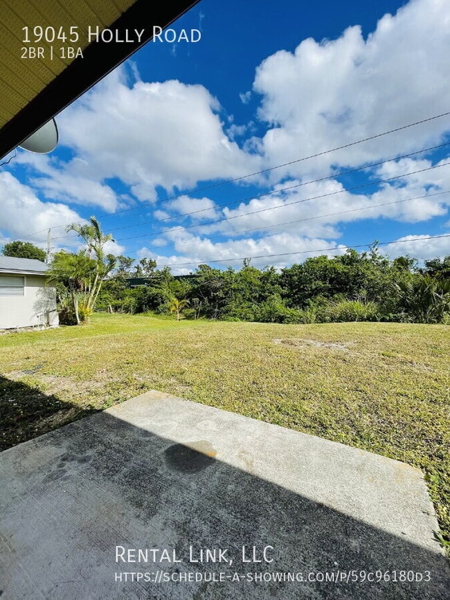 Building Photo - 19045 Holly Rd