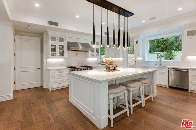 Building Photo - 363 S Saltair Ave