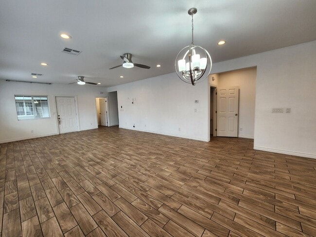 Building Photo - Single Story with Casita