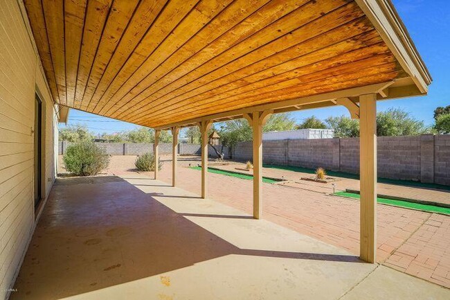 Building Photo - 6518 E Sunnyside Dr