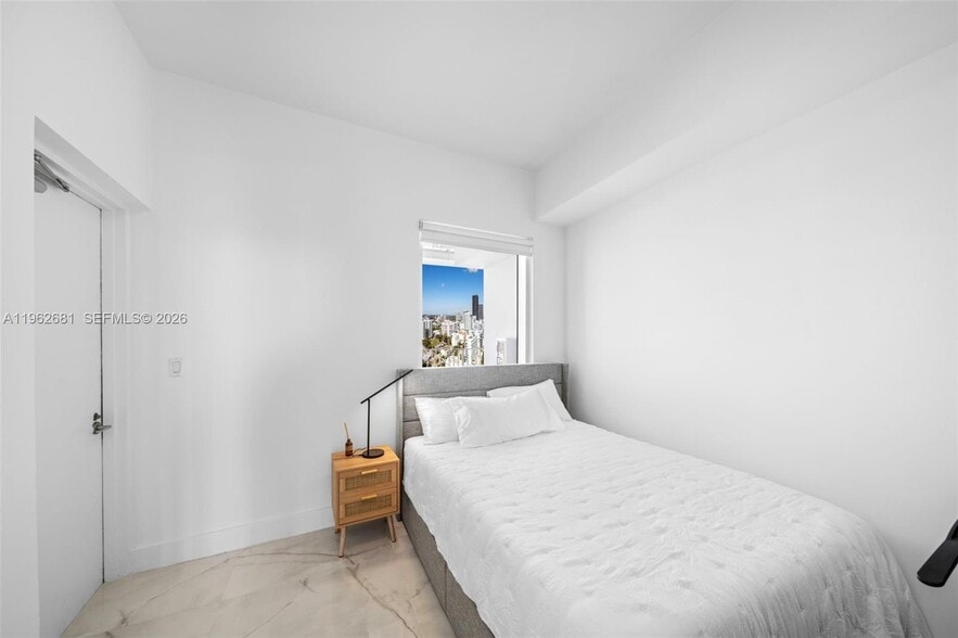 Building Photo - 2020 N Bayshore Dr